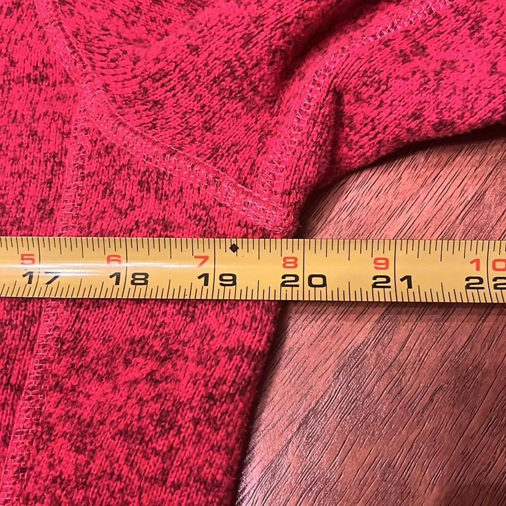 Like new The North Face pullover hoodie - Picture 11 of 16